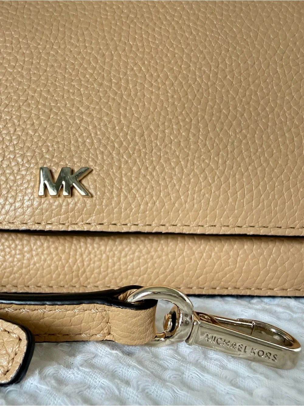 Michael Kors Pebbled Leather Wallet Crossbody / Wallet on Chain - Picture 2 of 7
